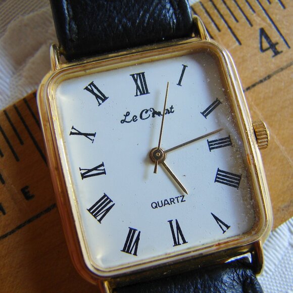 Le Chat 1993 Quartz Ladies WATCH, Gold Tone,Leather Strap,Soft Case,Nds Batt C27 - Picture 11 of 15